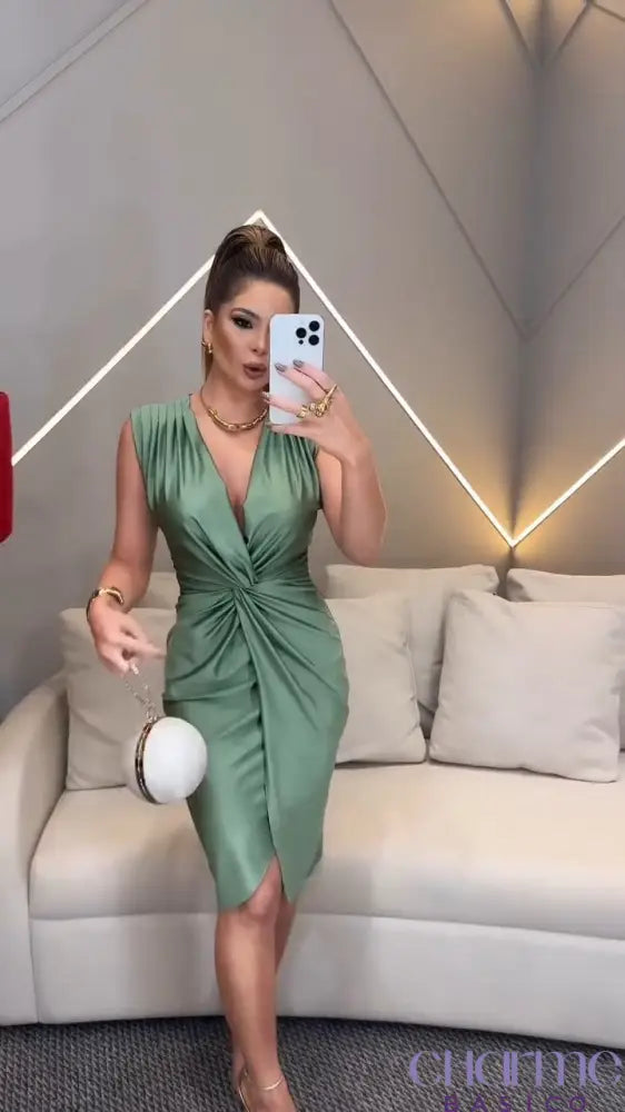 Vestido Verde Grace – Sofisticação e Elegância Atemporal