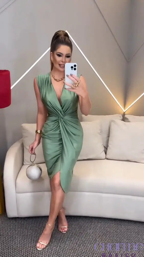 Vestido Verde Grace – Sofisticação e Elegância Atemporal