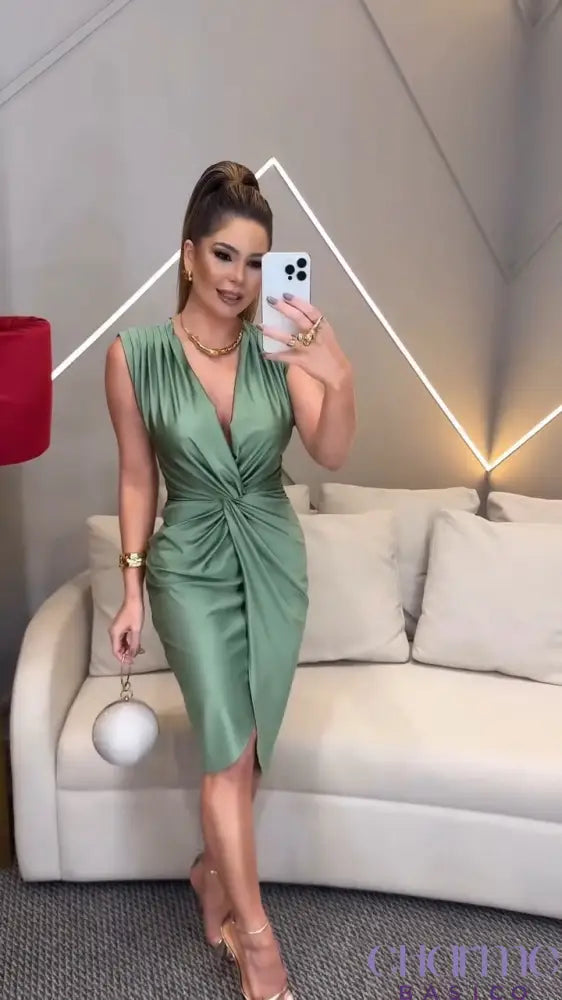 Vestido Verde Grace – Sofisticação e Elegância Atemporal